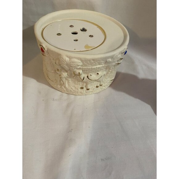 JC Penny Home Collection Ivory & Gold Porcelain Nativity Wind-Up Music Box W Box - Picture 7 of 16